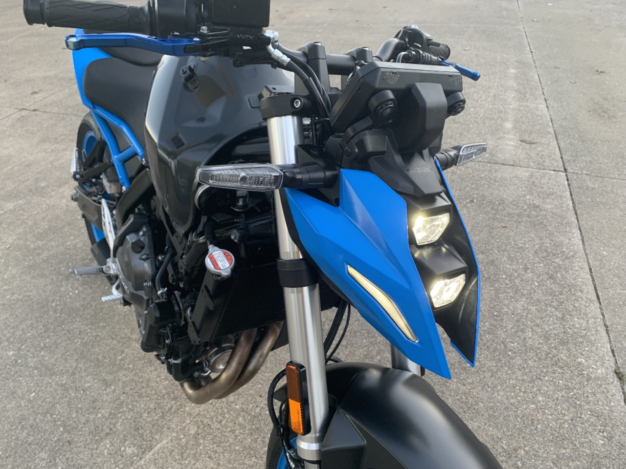 2023 SUZUKI GSX-8S